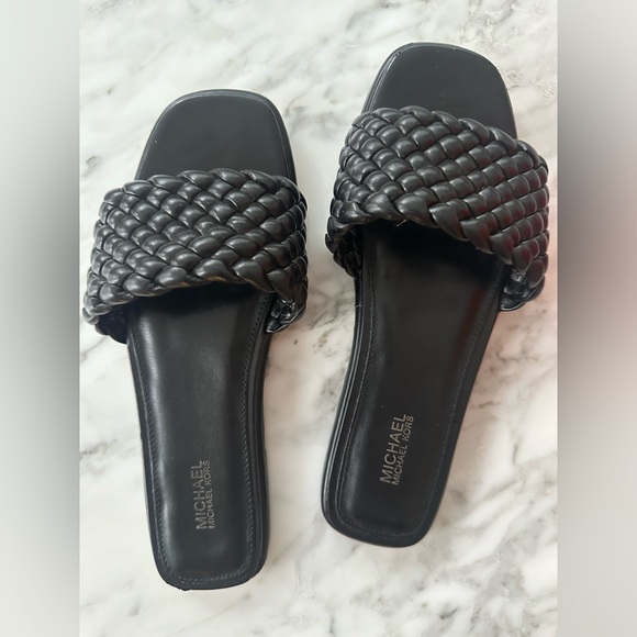 Michael Kors slide sandal - Picture 3 of 4
